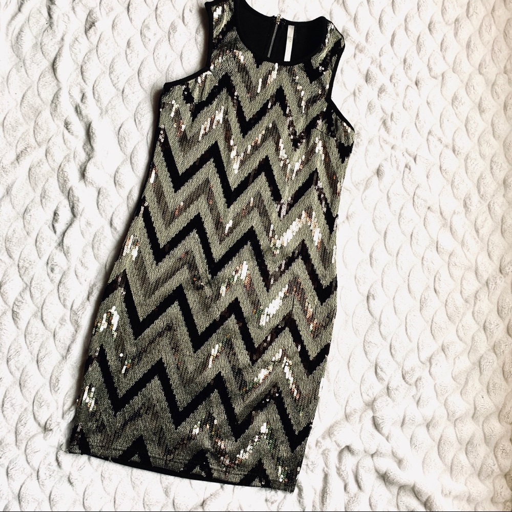 🌸2/$20🌸 Black and Silver Sequin Dress